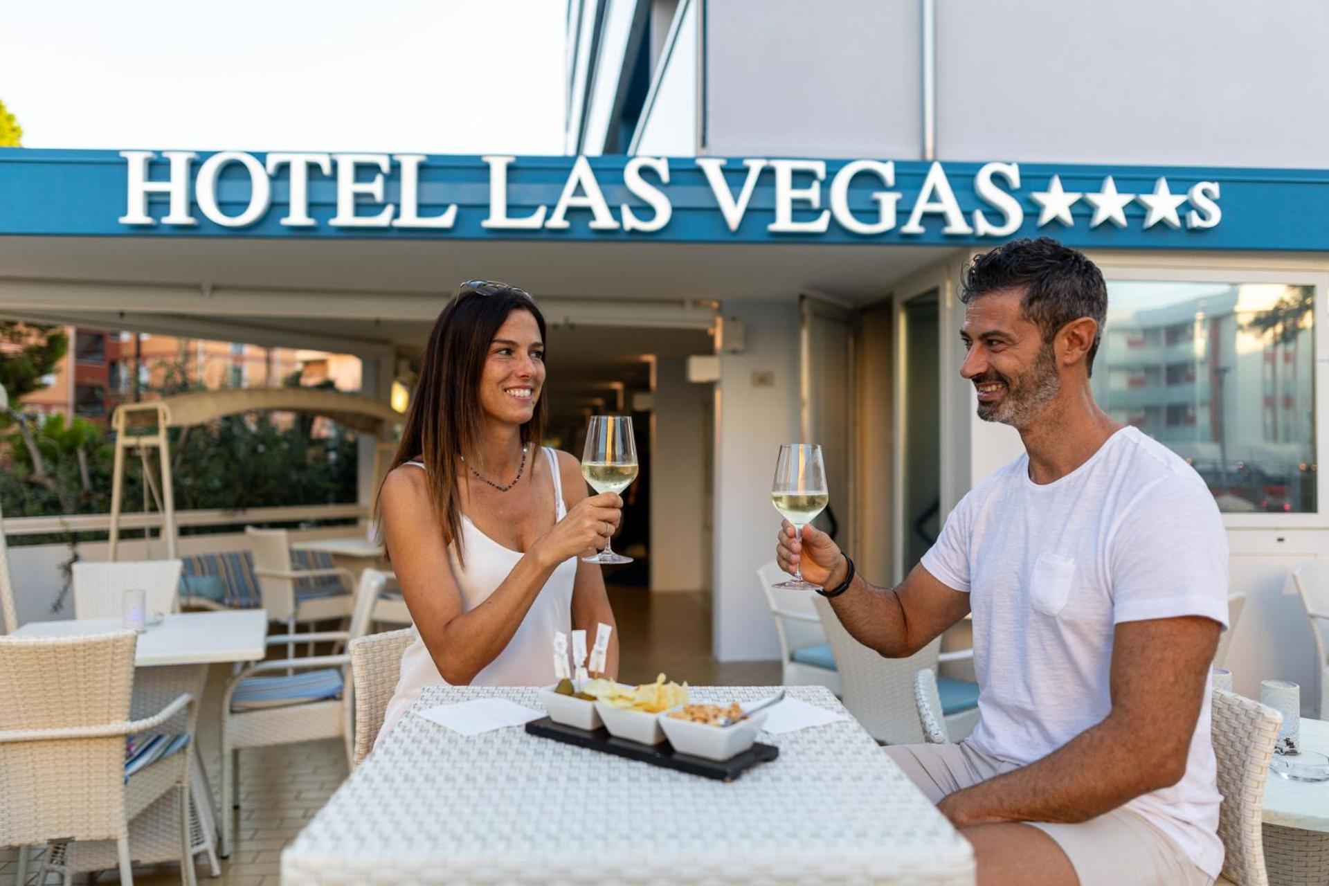 Hotel Las Vegas Бибионе Екстериор снимка